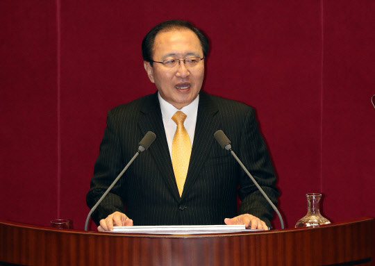 비교섭단체 대표 연설하는 노회찬 정의당 노회찬 원내대표가 6일 오후 국회 본회의장에서 비교섭단체 대표 연설을 하고 있다. 2018.2.6